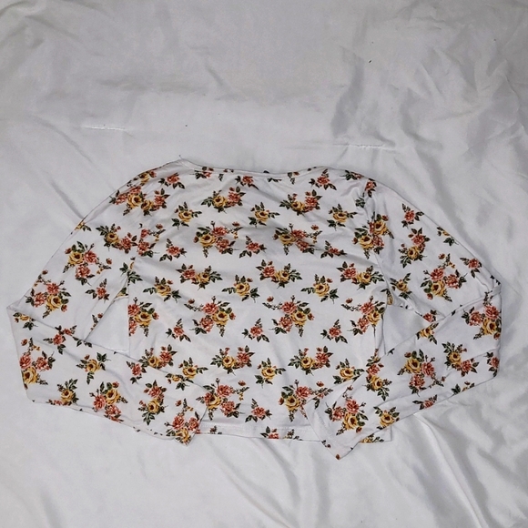 Forever 21 Longsleeve Double Front Tie Closure Floral Longsleeve Crop Top - Picture 5 of 5